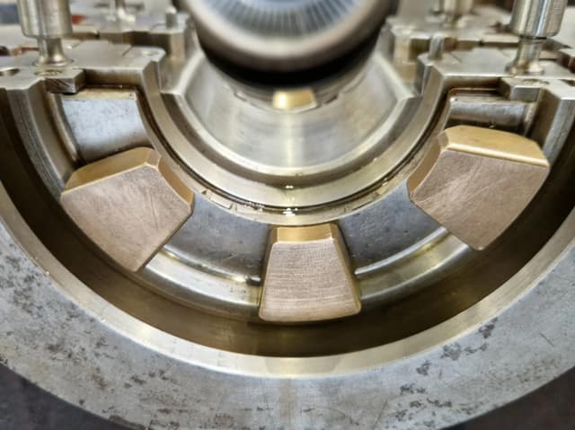 Non drive end turbine bearing of the Brown Boveri DGSS with its tilting pads