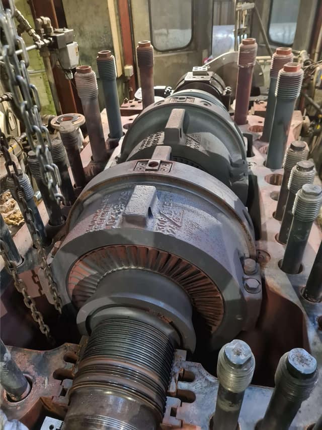 Steam turbine rotor exposed on the lower casing during disassembly of the ABB AEG Kanis G20
