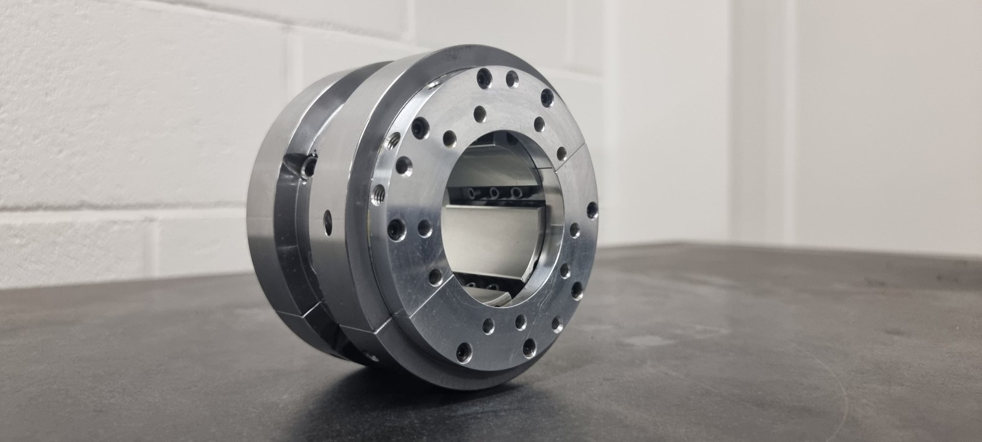 Tilting-pad journal bearing cross-section