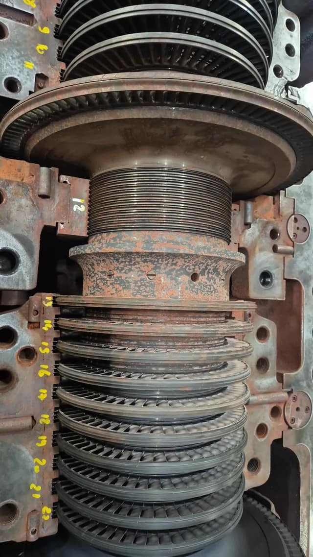 Rust and contamination in the steam path of the AEG Kanis G20 steam turbine