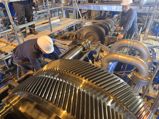 Energetic Machinery engineer inspecting a steam turbine rotor