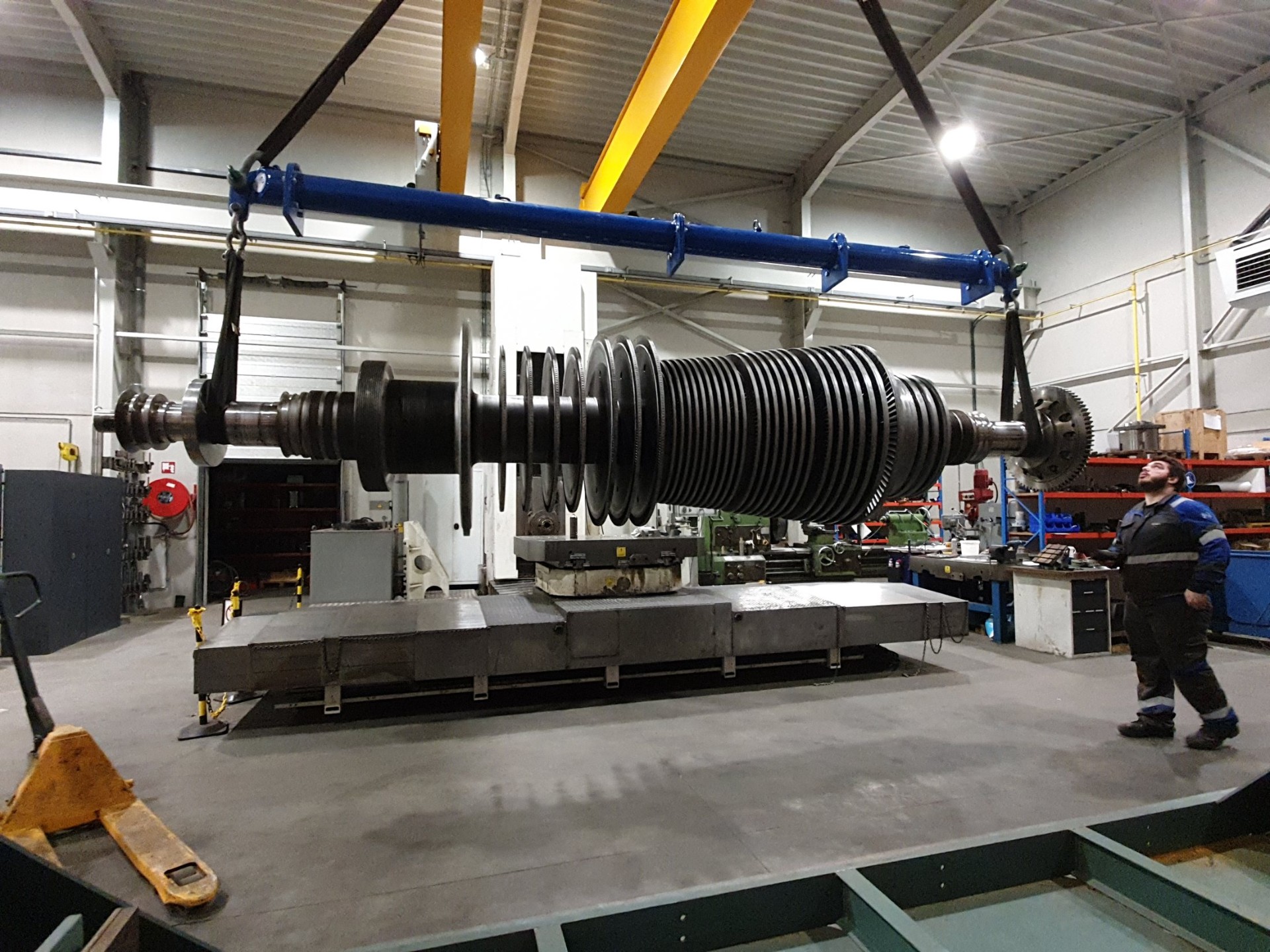 Energetic Machinery workshop floor with rotor and tooling