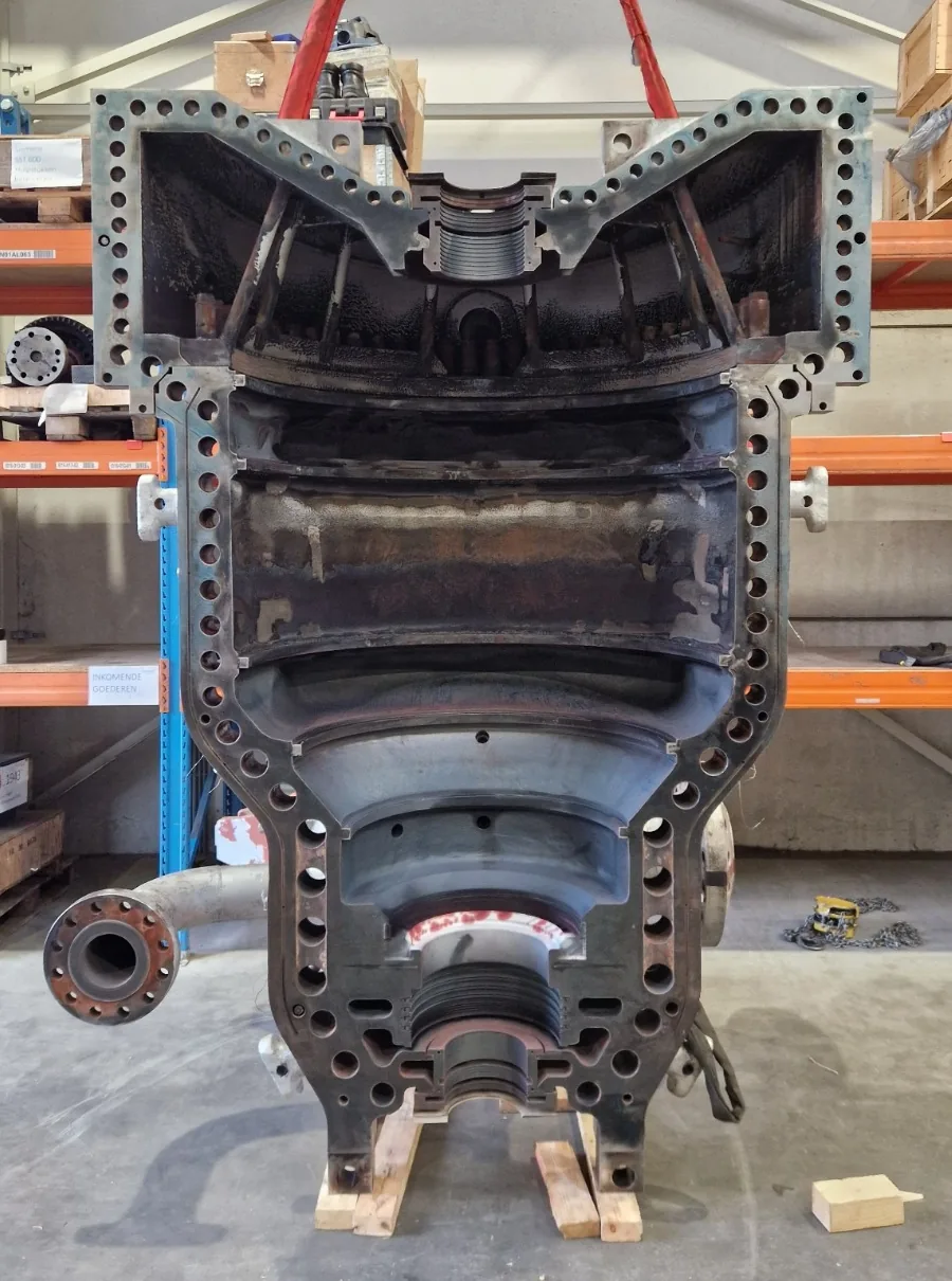 Upper casing of the MAN Turbo MARC 4 with the restored split line flange