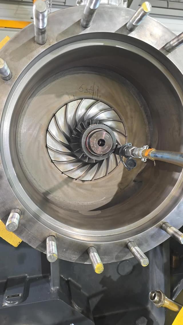 Inspection of an Atlas Copco GT063N4K1 impeller through the casing hatch