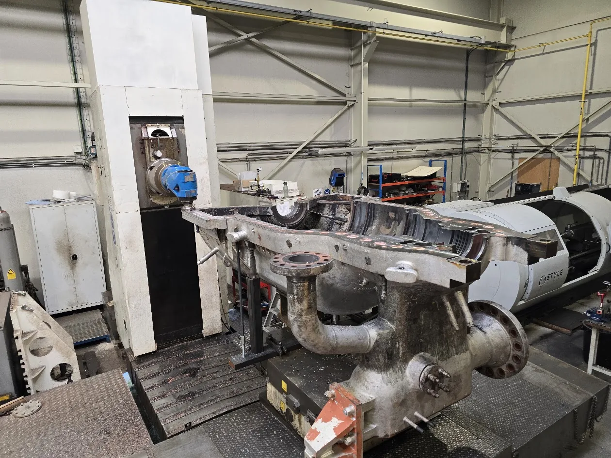 MAN Turbo MARC 4 upper casing set up on the milling machine for machining of the split line