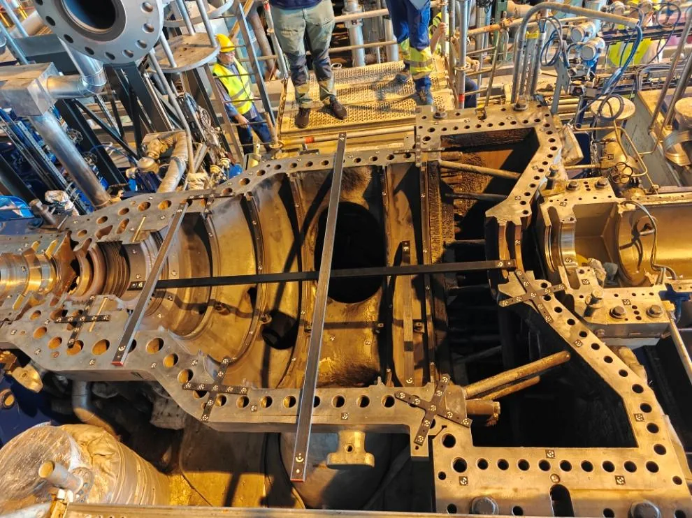Photogrammetry setup on the opened MAN Turbo MARC 4 casing with reference markers and scale bars