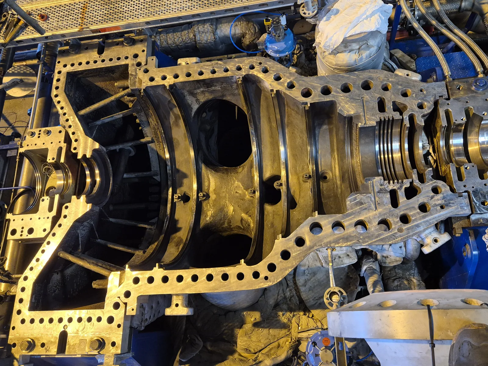 Lower casing split line of the MAN Turbo MARC 4 repaired on site