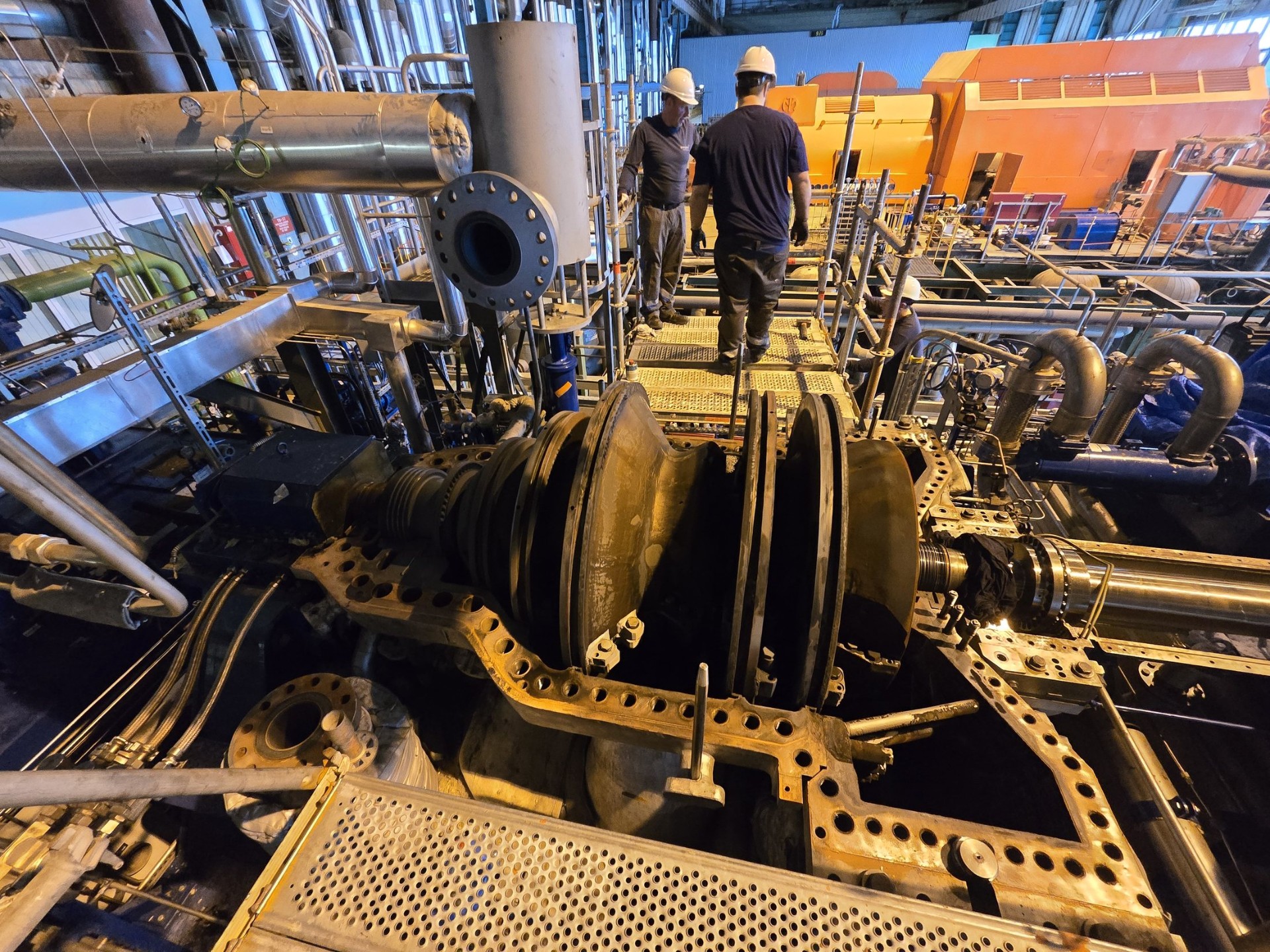 On-site Stal turbine service intervention