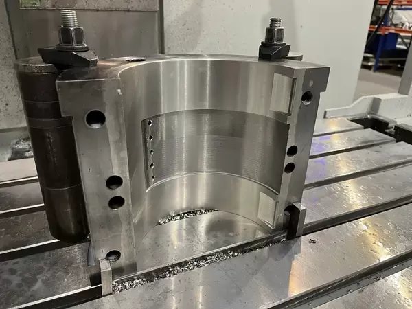 Tilting-pad hydrodynamic bearing assembly