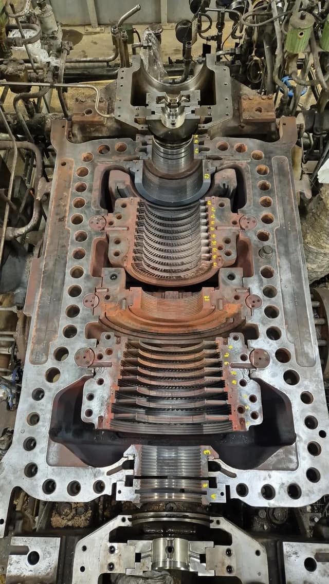 Opened turbine casing with rotor and carriers exposed