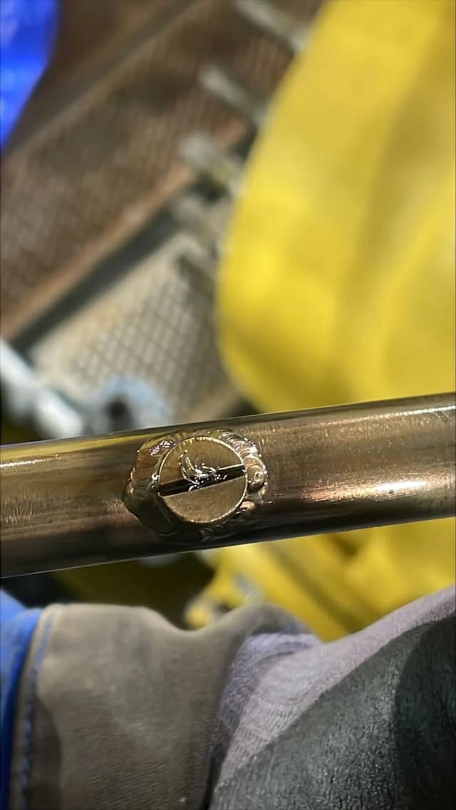 Oil nozzle of the Atlas Copco GT063N4K1 partially clogged with metal fibres
