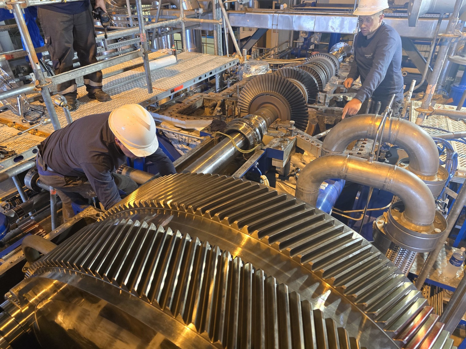 Energetic Machinery engineer inspecting a steam turbine rotor