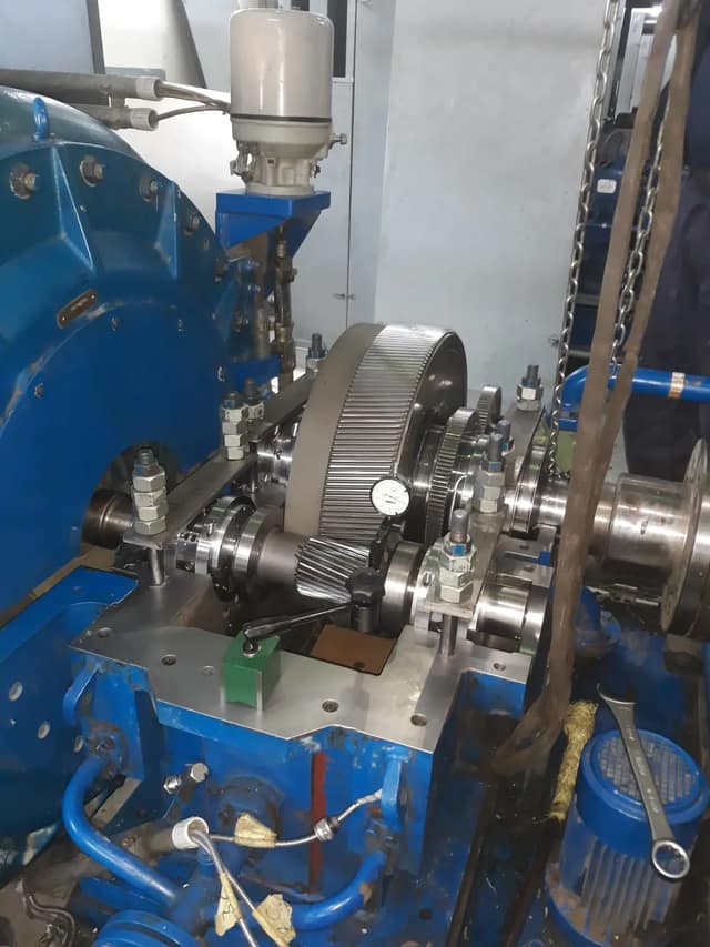 Gearbox alignment check with dial indicator on the high-speed pinion during reassembly