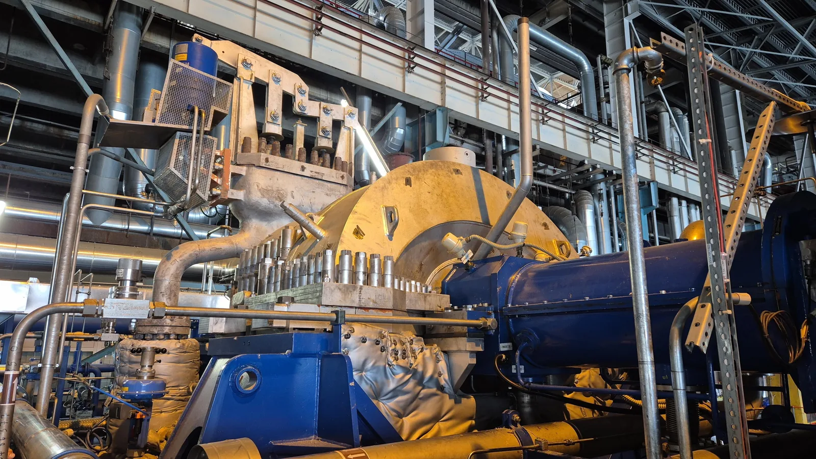 MAN Turbo MARC 4 condensing steam turbine installed in the plant before disassembly