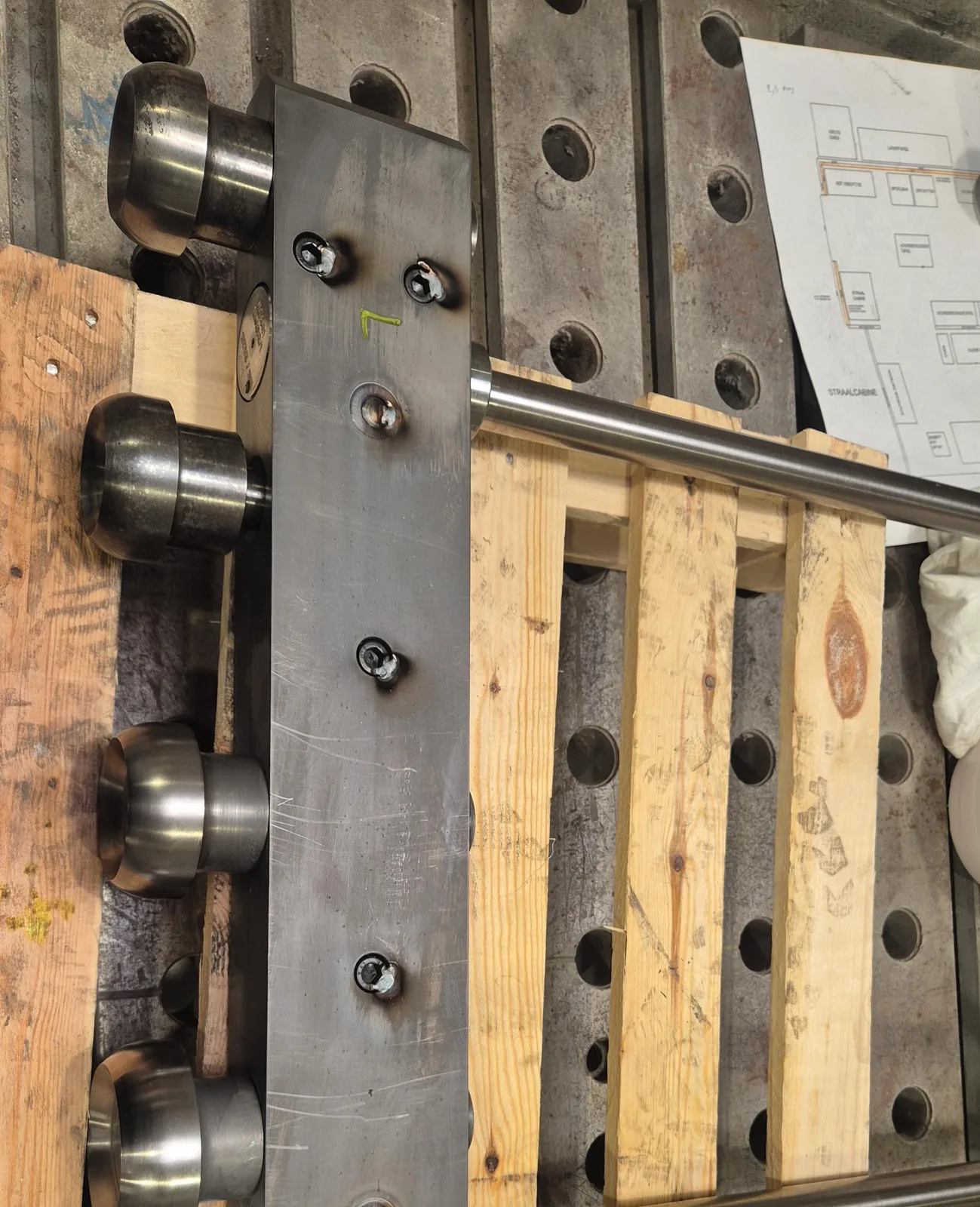 Newly manufactured axial bearing pads and regulation valve stems for the MAN Turbo MARC 4