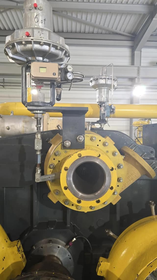 Refitting the inlet guide vane actuator on the Atlas Copco GT063N4K1