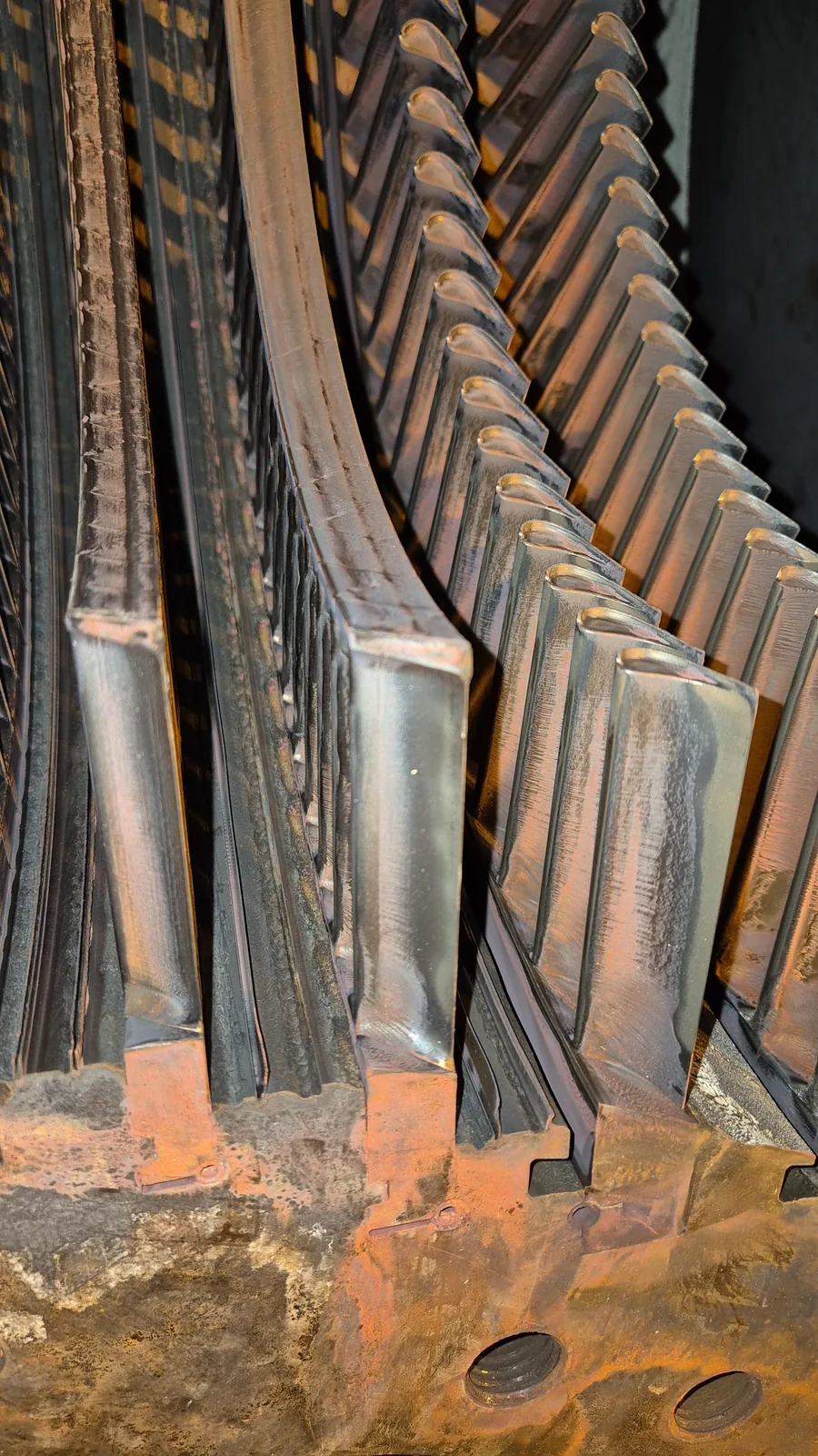Erosion and rust on a carrier seat of the MAN Turbo MARC 4 casing