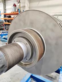 Glass-bead blast cleaning of the Sulzer 2RC rotor prior to inspection